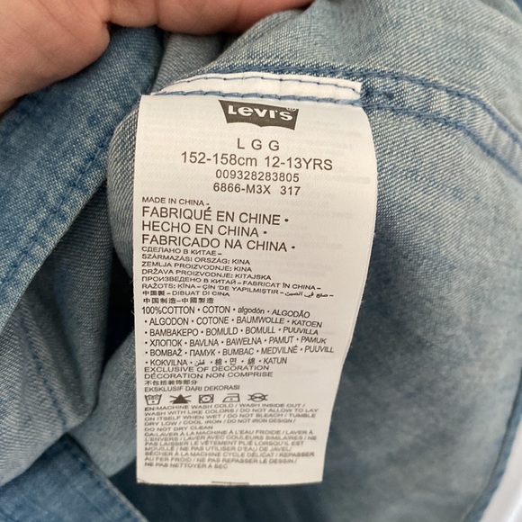 Levi’s denim shirt; size large;NWT - Picture 8 of 9